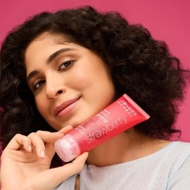 Jovees Strawberry Face Wash 120 Ml, Pink