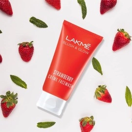 LAKM Blush & Glow Strawberry Creme Face Wash, 100 gm