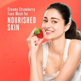 LAKM Blush & Glow Strawberry Creme Face Wash, 100 gm