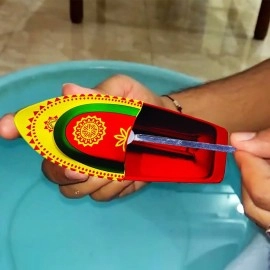Desi Toys Putt Putt Nav|Pop Pop Steam Boat|Yellow & Red Colour|Classic Indian Toy|Nostalgic Tin Water Toy|Free Candle & Pipette|Supported by Flame|Size: 14 x 6.5 x 3 cm