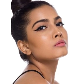 SUGAR Cosmetics Gloss Boss 24Hr Glossy Eyeliner Gel With Brush | Smudeproof & Waterproof - 01 Back In Black (Black Eyeliner) | 3Ml