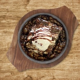 e kysa basics Cast Iron Sizzler Plate with Wooden Base - 5 inch Plate, 8 x 6 inch Base, Heavy-Duty & Reusable (Round Shape)