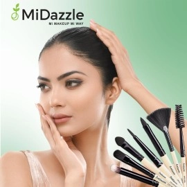 Omidazzle Premium Wooden Eye Smudger Brush (MIMB00513)
