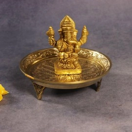 Putrika Traditional Brass Mukali |Stool|Peeta|Pooja Stand for murti| Mukkali Trumpet | Chowki Pooja for God Idols(9Cm*2.5Cm) Weight :119 (Gj) Pin Tray Mukali - Yellow