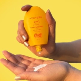 Aqualogica Glow+ nfused Water All Skin Type Sunscreen Spf 50+ Pa++++ With Papaya&Vitamin C Ultralight Water-Infused Formula Gives Glowing&Hydrated Skin Lightweight,Hydrating And No White Cast - 50G