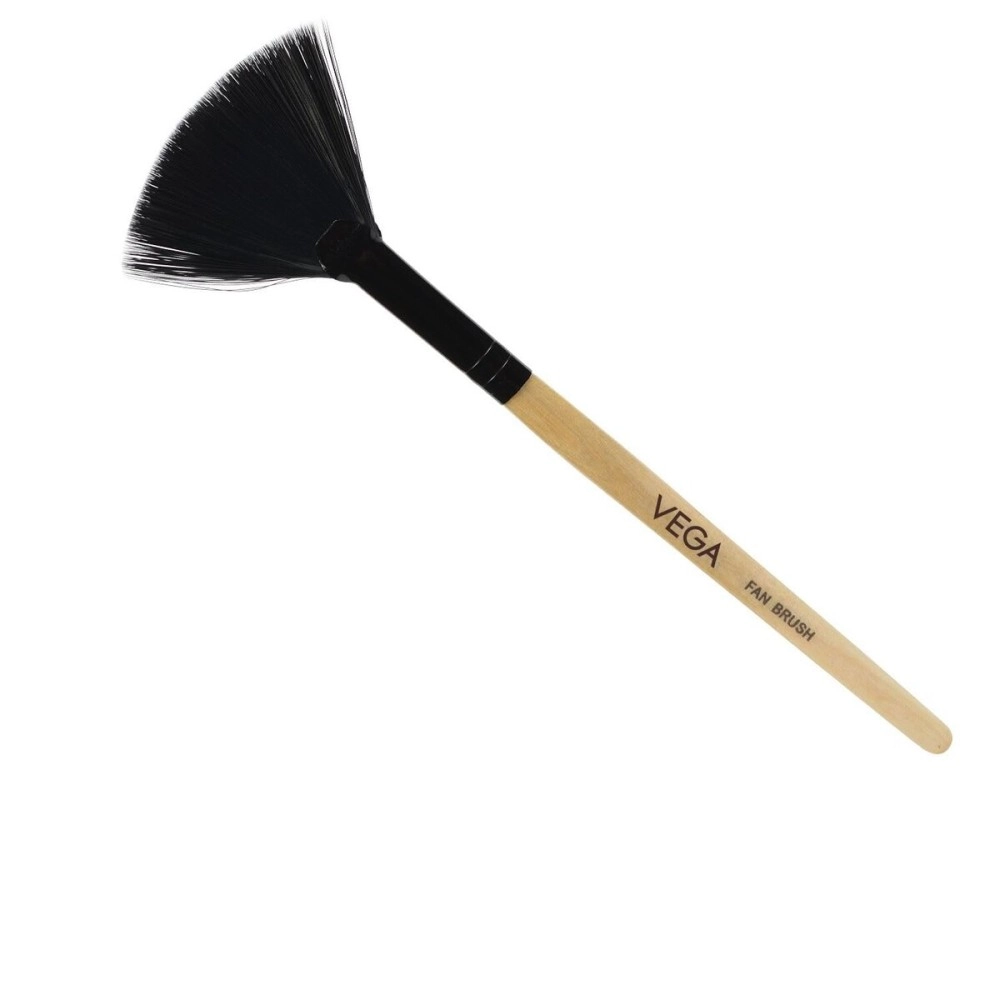 Vega Fan Brush