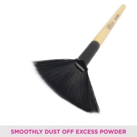 Vega Fan Brush