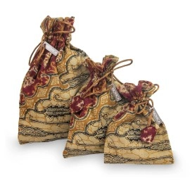 NOVICA Artisan Handmade Peridot Cultured Freshwater Pearl Cocktail Ring .925 Sterling Silver Green White Indonesia Flash Birthstone \'Cloud Song\', Sterling Silver, No Gemstone