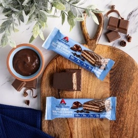 Atkins Snack Wafer, Chocolate Crme Flavor, 5 Pack (36g Per Bar) - Low Carb, Keto Friendly, High Protein Snack