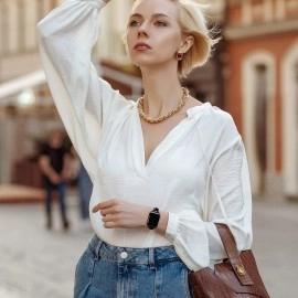 Mazoft Patent Leather Slim Band Compatible with Apple Watch Bands 38mm 40mm 41mm 42mm 44mm 45mm 49mm, glossy Leather Women Thin Replacement Strap for iWatch Series Ultra 8 7 6 5 SE 4 3 2 1 (Black)